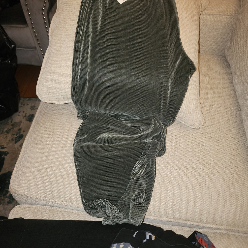 Alfani Chic Dark Green 2pc Pant Outfit - Picture 4 of 6